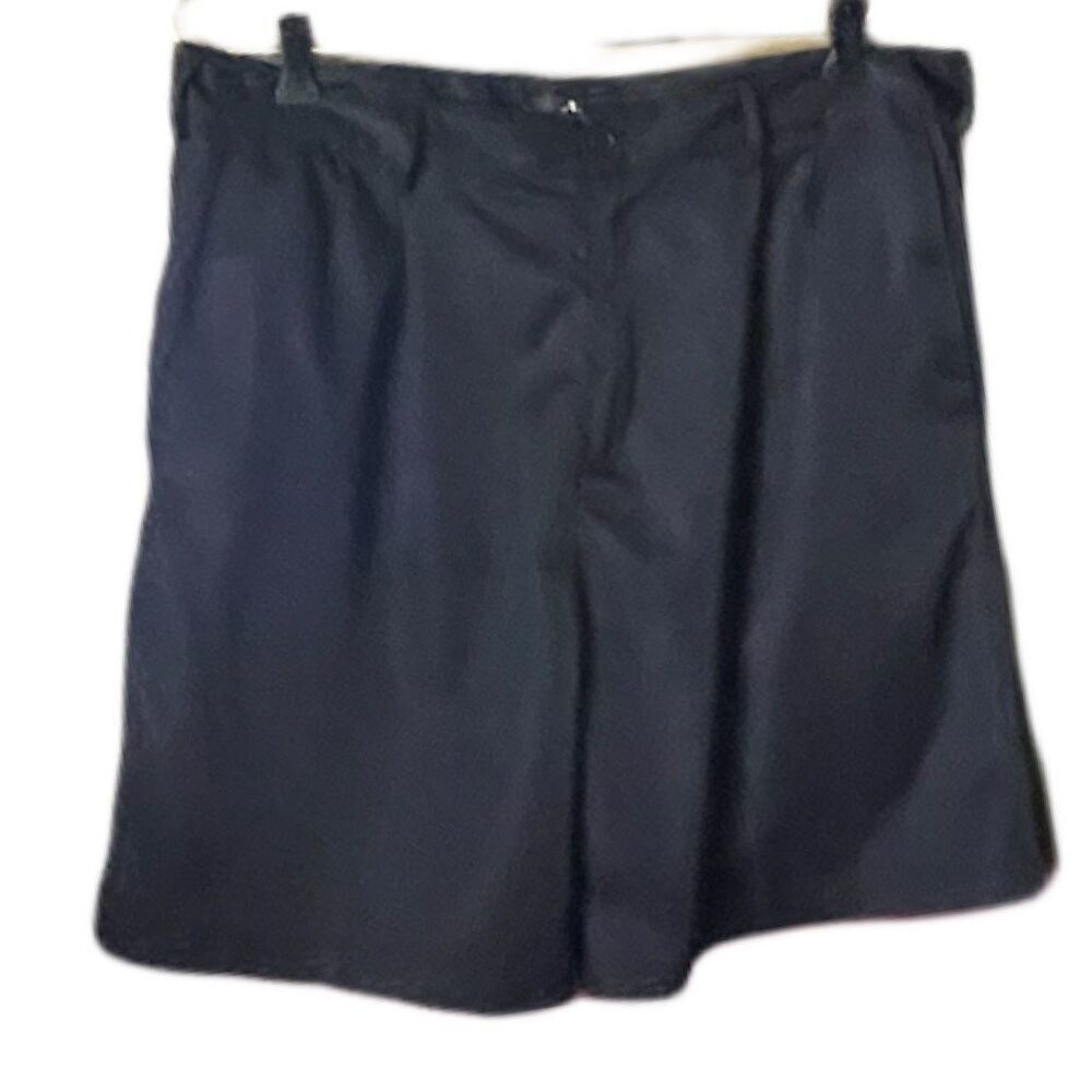 Bermuda Greens size 36 golfing shorts .